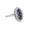 56 Bague marquise en or blanc, saphirs et diamants 58 Facettes 5992873RV