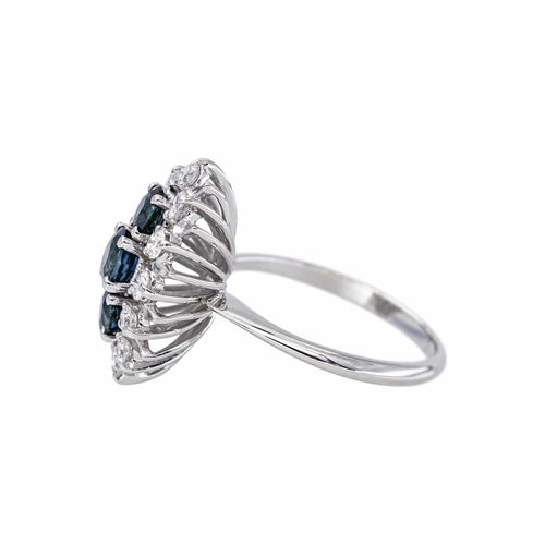 56 Bague marquise en or blanc, saphirs et diamants 58 Facettes 5992873RV