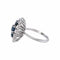 56 Bague marquise en or blanc, saphirs et diamants 58 Facettes 5992873RV
