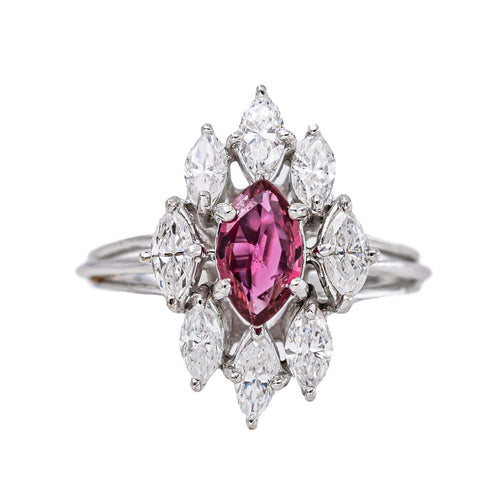 53 Bague marquise en or blanc, rubis et diamants 58 Facettes 5908514RV