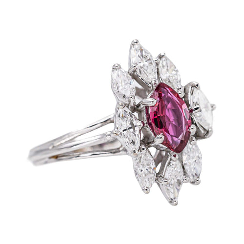 53 Bague marquise en or blanc, rubis et diamants 58 Facettes 5908514RV