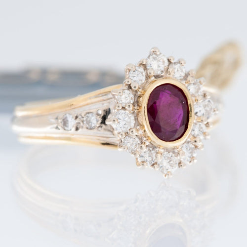 56 Bague milieu XXe en or jaune et blanc 18 carats, diamants et rubis 58 Facettes A1507