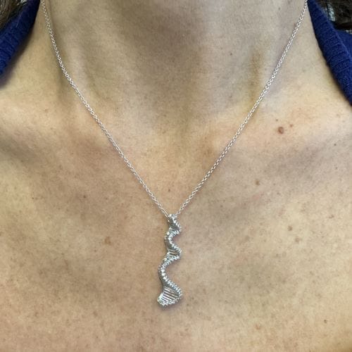 Collier Collier - Pendentif ondulé en or blanc 18 ct et diamants 58 Facettes 25928
