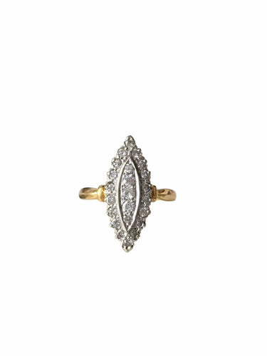 51.5 Bague navette en or blanc et jaune 18K et diamants 58 Facettes 277