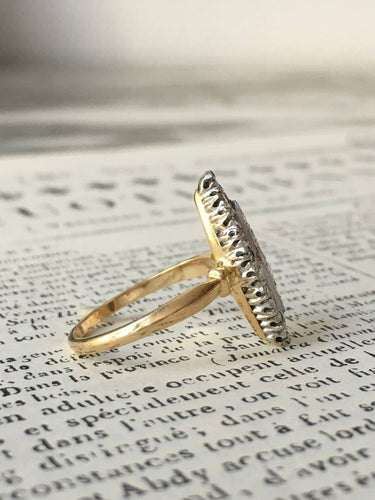 51.5 Bague navette en or blanc et jaune 18K et diamants 58 Facettes 277