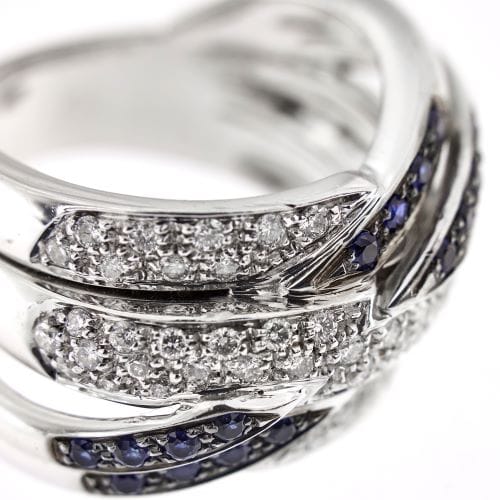 Bague Bague bandeau croisée en or blanc 18 ct avec diamants et saphirs 58 Facettes 24509