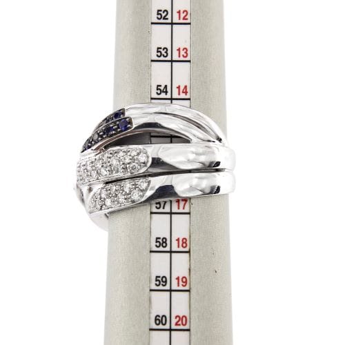 Bague Bague bandeau croisée en or blanc 18 ct avec diamants et saphirs 58 Facettes 24509