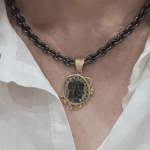 Pendentif monnaie romaine en or jaune 18k 58 Facettes T324CAG17