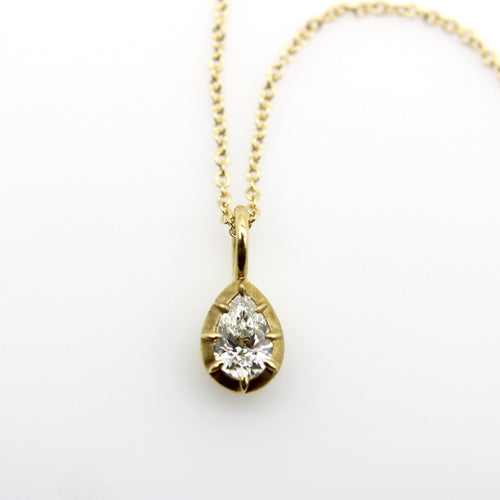 Collier Collier pendentif diamant poire en or jaune 18 carats 58 Facettes 11208