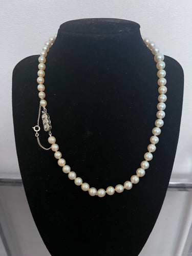 Collier Akoya - Collier en or blanc, perles et diamants 58 Facettes 928