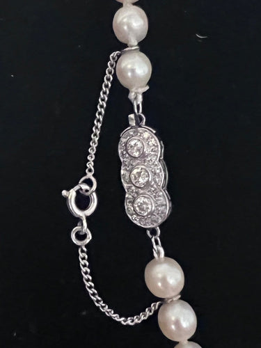 Collier Akoya - Collier en or blanc, perles et diamants 58 Facettes 928