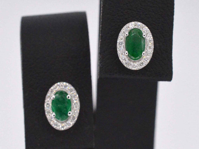 Boucles d'oreilles en or blanc, diamants et émeraude 58 Facettes 2015