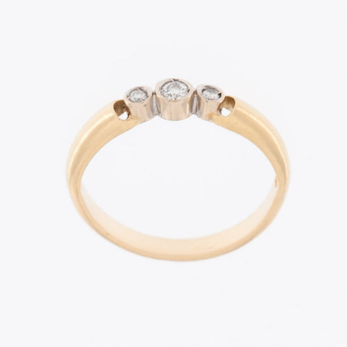 53 Bague trilogie vintage en or 18 carats avec diamants 58 Facettes A1530