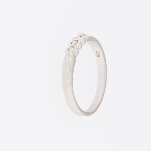 56 Bague trilogie en or blanc 18 carats et diamants 58 Facettes A1531