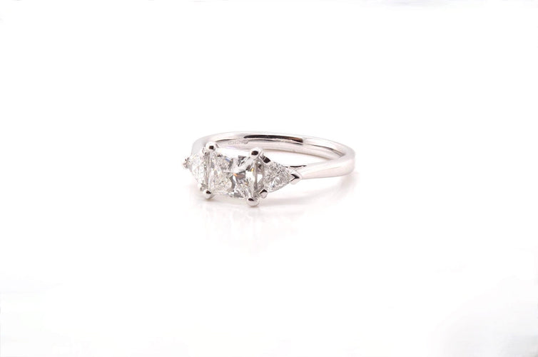 Bague 52 Bague - Diamant taille princesse 0,92 ct F VS1 en or blanc 18k 58 Facettes 24992/24941