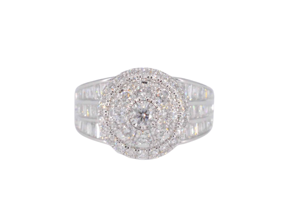 54 Bague halo en or blanc et diamants 58 Facettes 2041