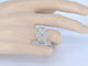 54 Bague halo en or blanc et diamants 58 Facettes 2041