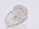 54 Bague halo en or blanc et diamants 58 Facettes 2041