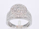 54 Bague halo en or blanc et diamants 58 Facettes 2041