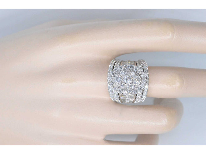 54 Bague en or blanc sertie de diamants 5,50 ct 58 Facettes 2042