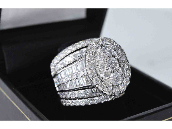 54 Bague en or blanc sertie de diamants 5,50 ct 58 Facettes 2042