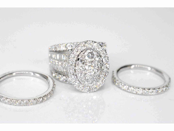 54 Bague en or blanc sertie de diamants 5,50 ct 58 Facettes 2042