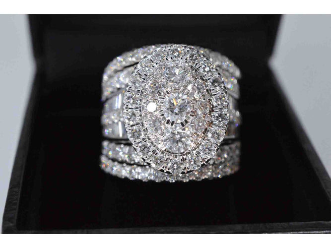 54 Bague en or blanc sertie de diamants 5,50 ct 58 Facettes 2042