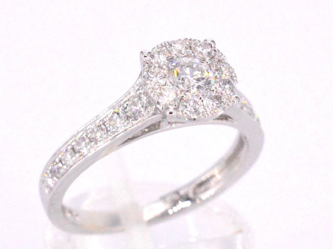 53 Bague halo en or blanc et diamants taille brillant 1,00 ct 58 Facettes 1001