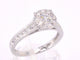 53 Bague halo en or blanc et diamants taille brillant 1,00 ct 58 Facettes 1001