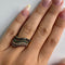 58 Bague rivière en or jaune avec émeraudes, saphirs, rubis et diamants 58 Facettes 35953