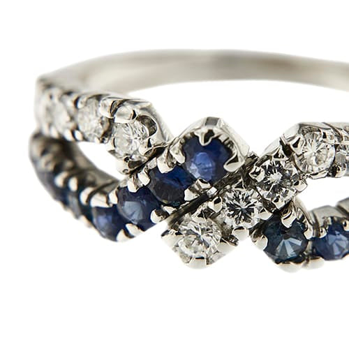 56 Bague en or blanc avec saphirs et diamants 58 Facettes 27602