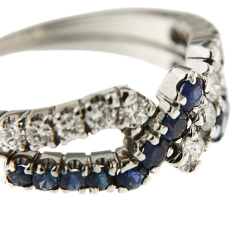 56 Bague en or blanc avec saphirs et diamants 58 Facettes 27602