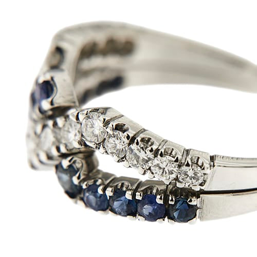 56 Bague en or blanc avec saphirs et diamants 58 Facettes 27602
