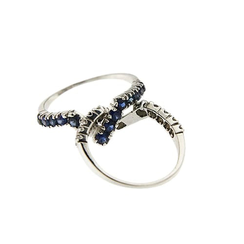 56 Bague en or blanc avec saphirs et diamants 58 Facettes 27602