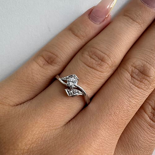 53 Bague solitaire contrariée en or blanc et diamants 0,22 ct 58 Facettes 35828