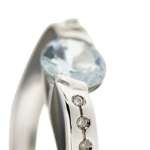 56 Mabina - Bague en or blanc avec aigue-marine et diamants 58 Facettes 27711