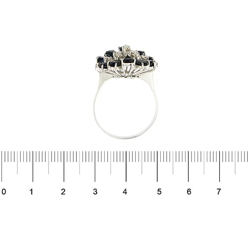 64 Bague fleur en or blanc avec saphirs et diamants 58 Facettes 30306