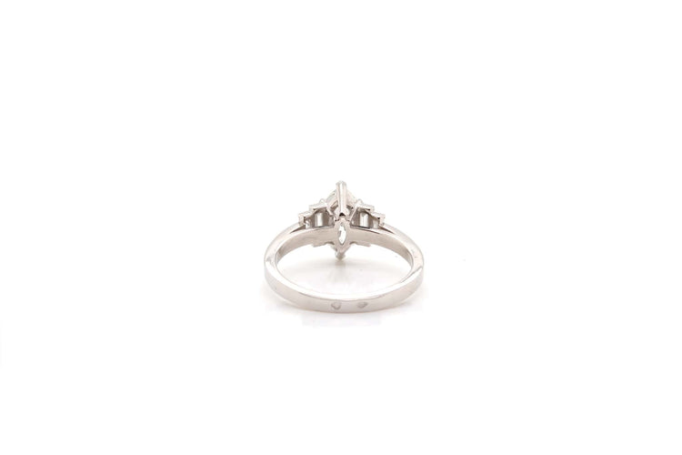 Bague 53 Bague navette en platine avec diamant et diamants baguettes 58 Facettes 24035 / 24036