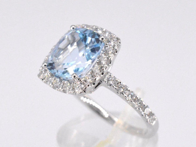53 Bague halo en or blanc avec topaze naturelle et diamants 58 Facettes 1005