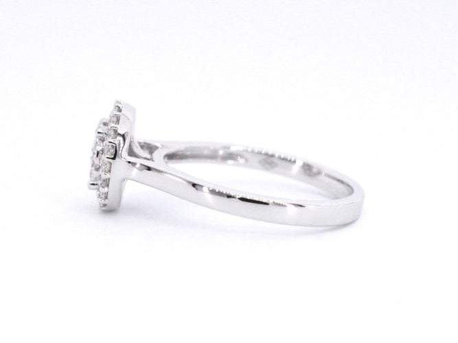 53 Bague halo en or blanc sertie de diamants 58 Facettes 1008