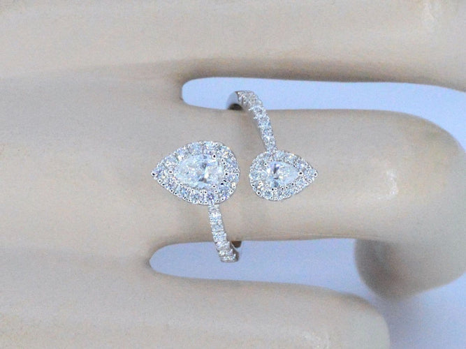 53 Bague ligne en or blanc avec diamants poire et brillants, 1,25 ct 58 Facettes 1012