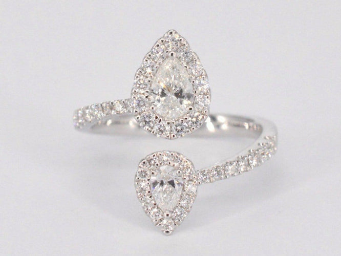 53 Bague ligne en or blanc avec diamants poire et brillants, 1,25 ct 58 Facettes 1012