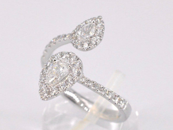 53 Bague ligne en or blanc avec diamants poire et brillants, 1,25 ct 58 Facettes 1012