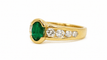 50 Bague en or jaune, émeraude ovale et diamants 58 Facettes F4834