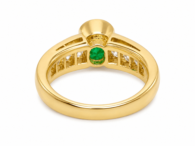 50 Bague en or jaune, émeraude ovale et diamants 58 Facettes F4834