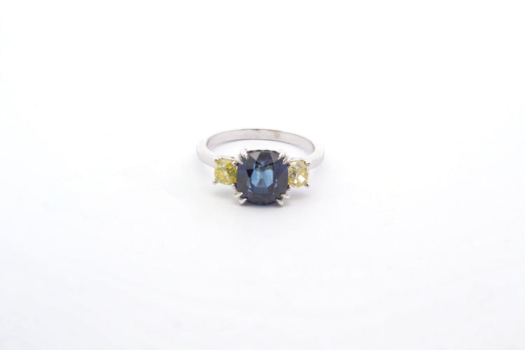Bague 53 Bague saphir coussin et diamants jaunes en platine 58 Facettes 25192 24966 AETB 24846