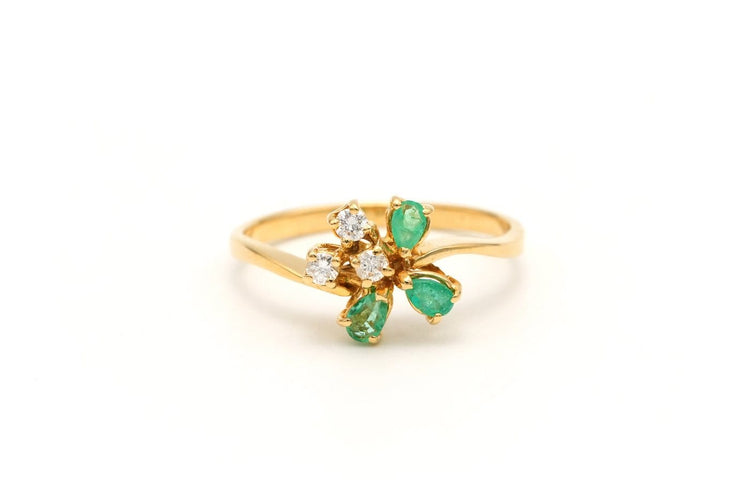 50 Bague contemporaine en or jaune 18 carats, émeraudes et diamants 58 Facettes 22518