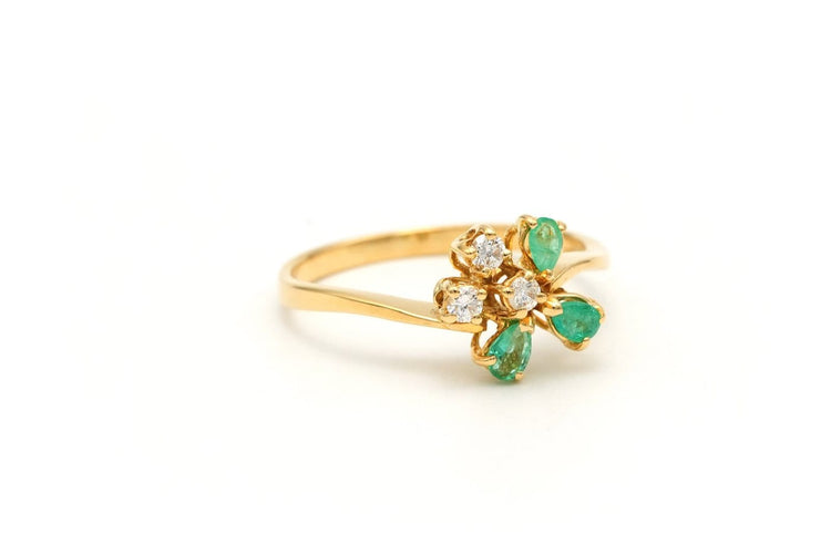 50 Bague contemporaine en or jaune 18 carats, émeraudes et diamants 58 Facettes 22518