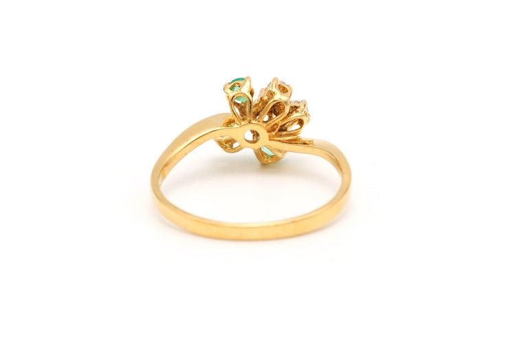 50 Bague contemporaine en or jaune 18 carats, émeraudes et diamants 58 Facettes 22518