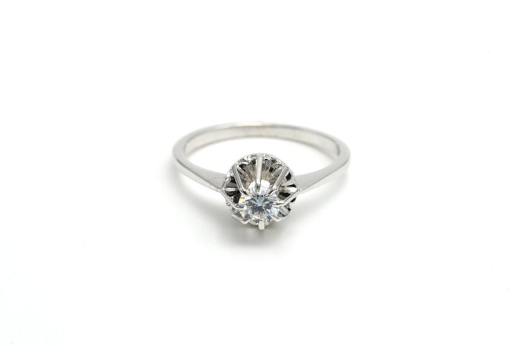50 Bague contemporaine en or blanc 18 carats sertie d'un zirconium 58 Facettes B712